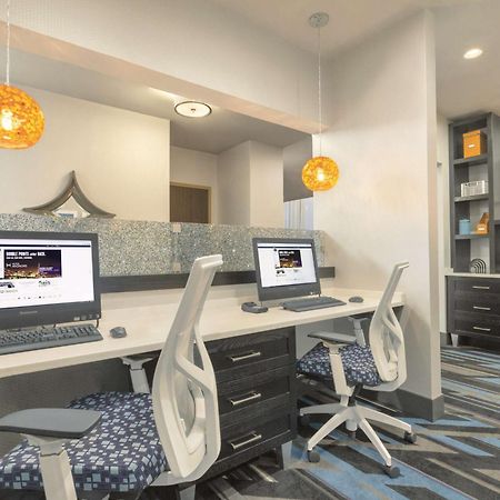 Hampton Inn & Suites Herndon-Reston Exteriör bild