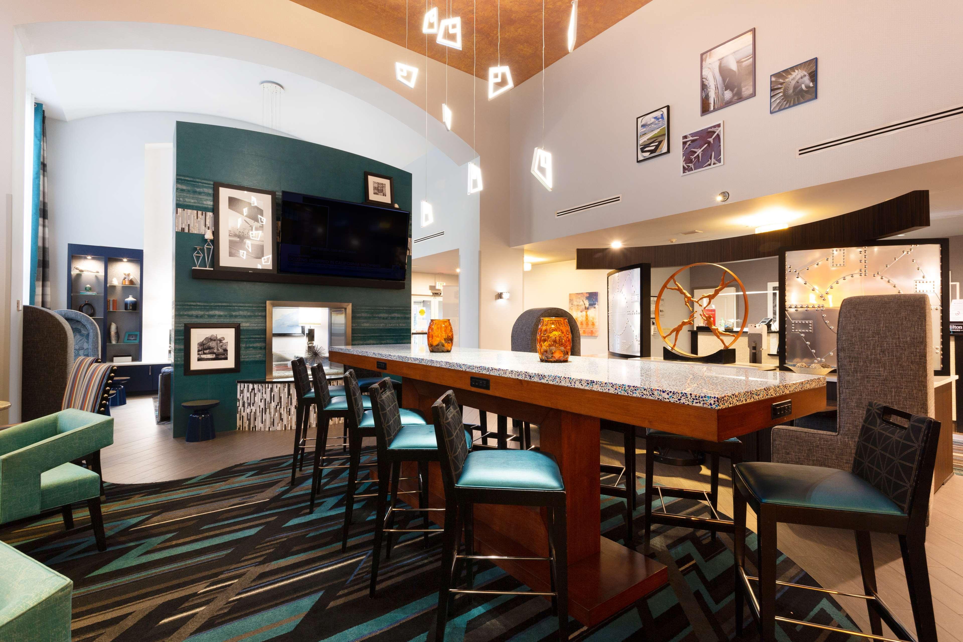 Hampton Inn & Suites Herndon-Reston Exteriör bild