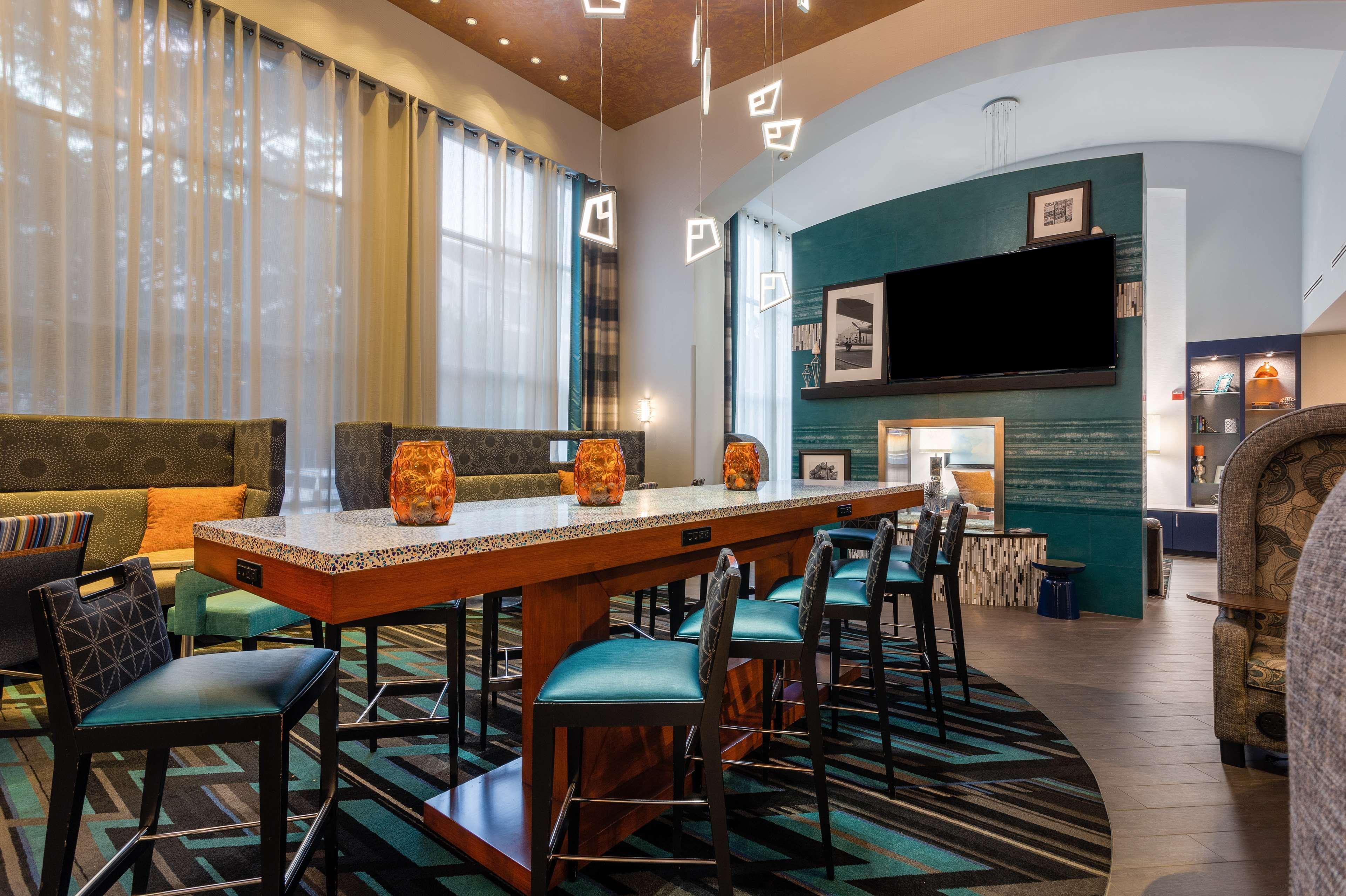 Hampton Inn & Suites Herndon-Reston Exteriör bild