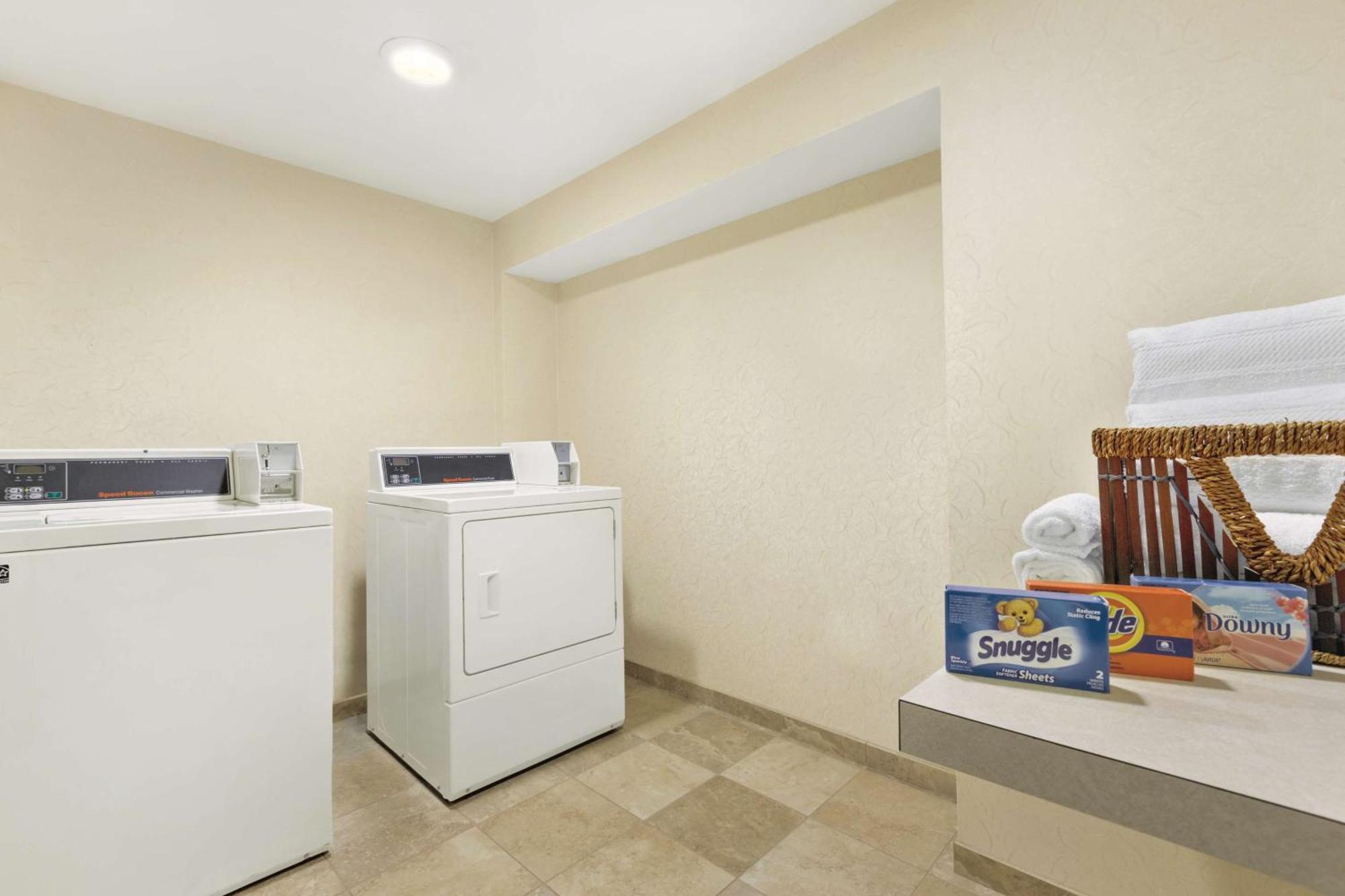 Hampton Inn & Suites Herndon-Reston Exteriör bild