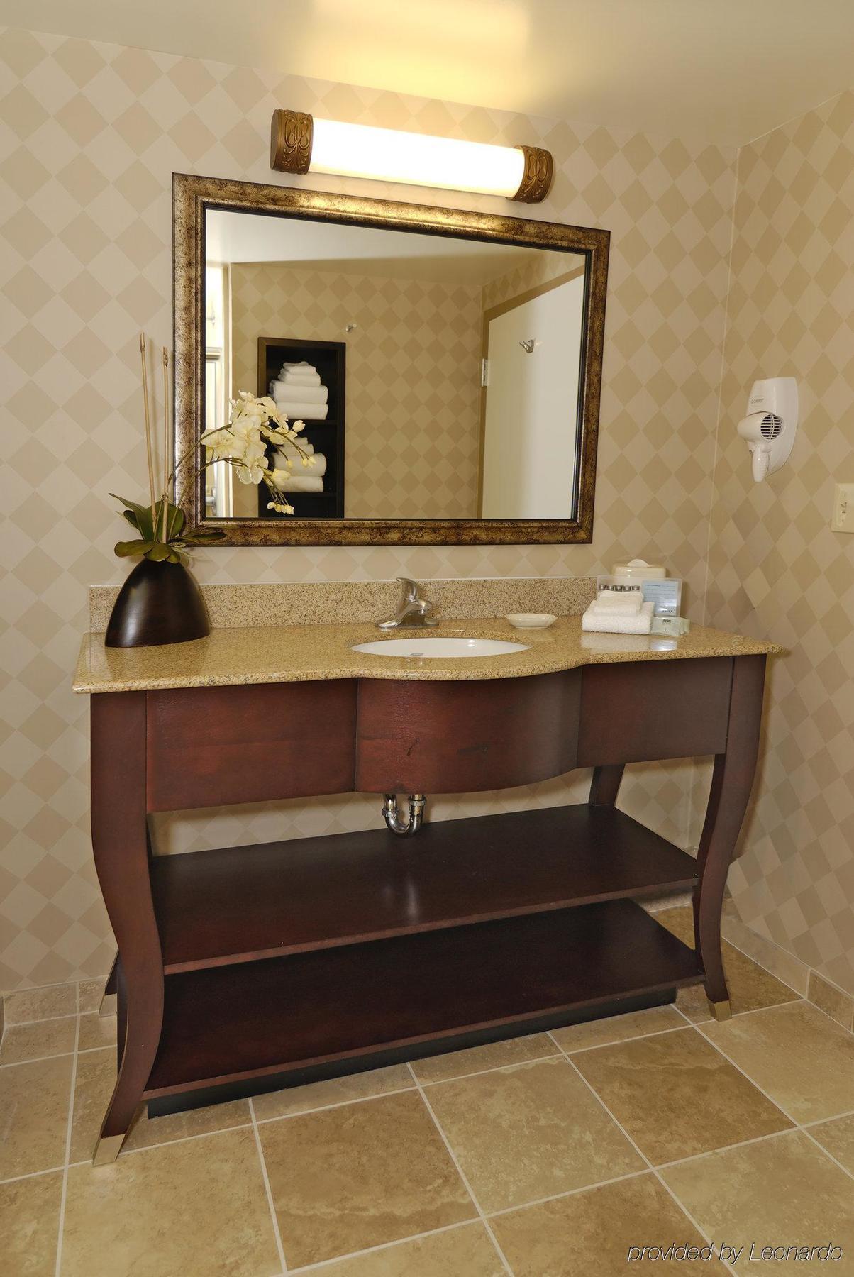 Hampton Inn & Suites Herndon-Reston Exteriör bild